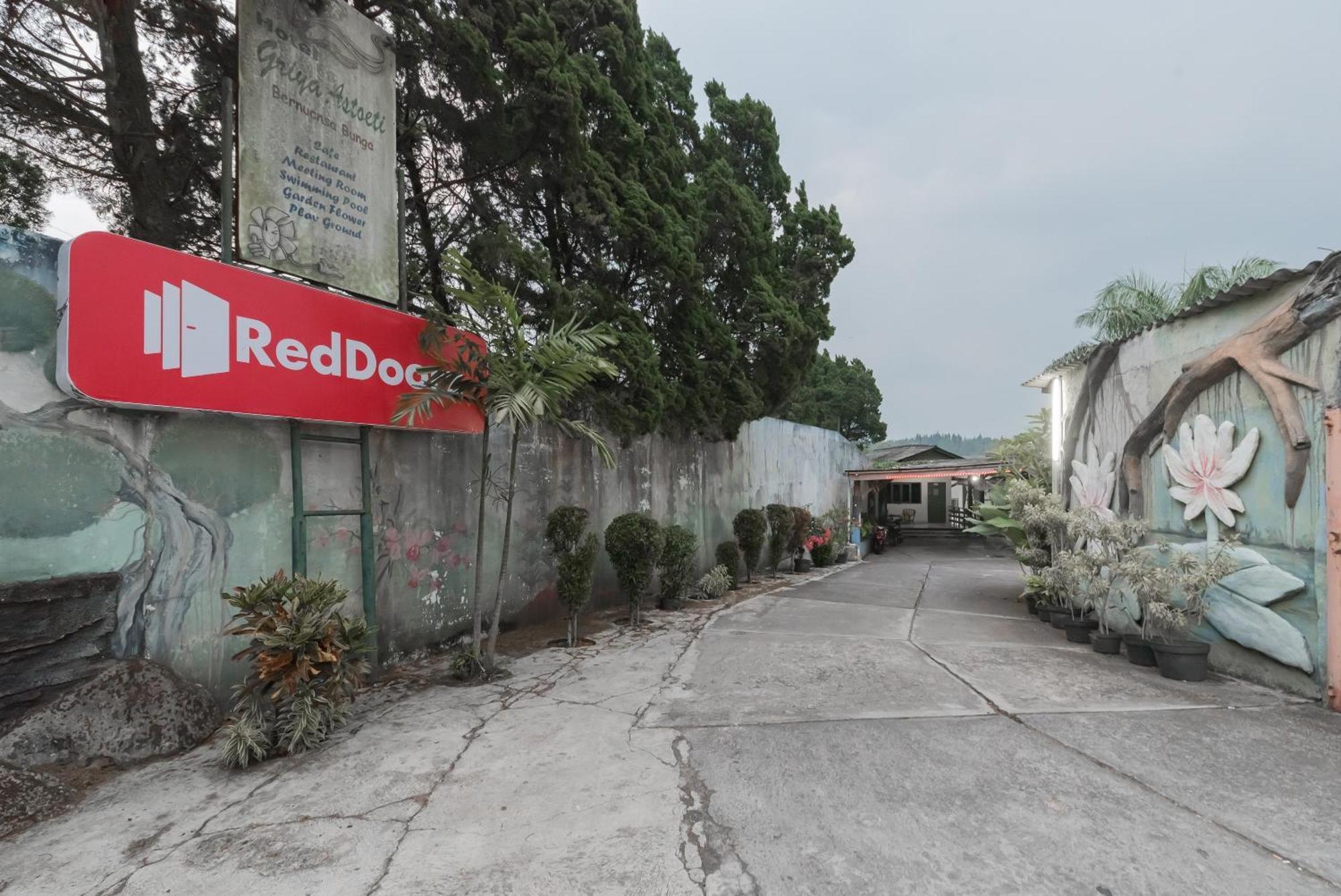 Reddoorz Plus At Hotel Griya Astoeti Bogor Exterior foto