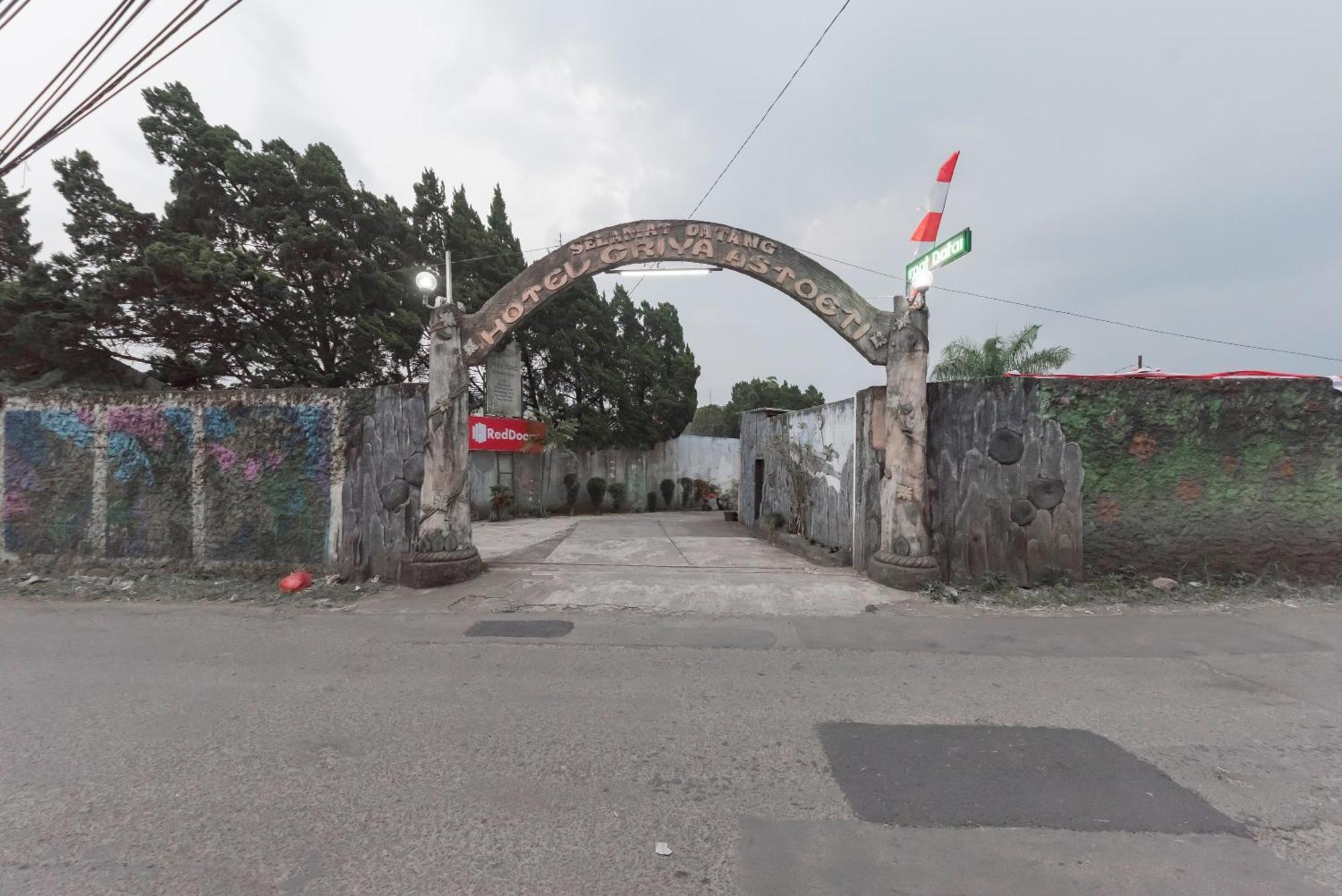 Reddoorz Plus At Hotel Griya Astoeti Bogor Exterior foto