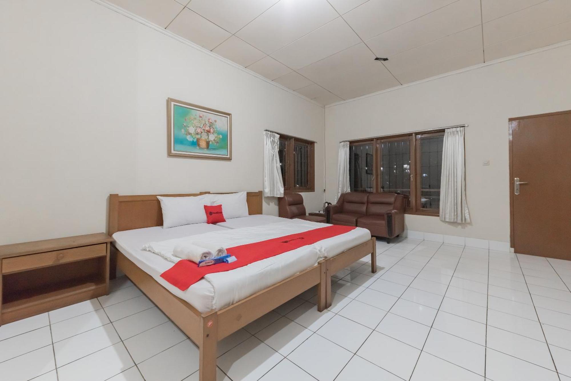 Reddoorz Plus At Hotel Griya Astoeti Bogor Exterior foto