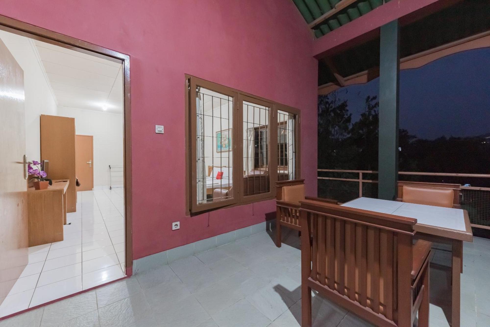 Reddoorz Plus At Hotel Griya Astoeti Bogor Exterior foto