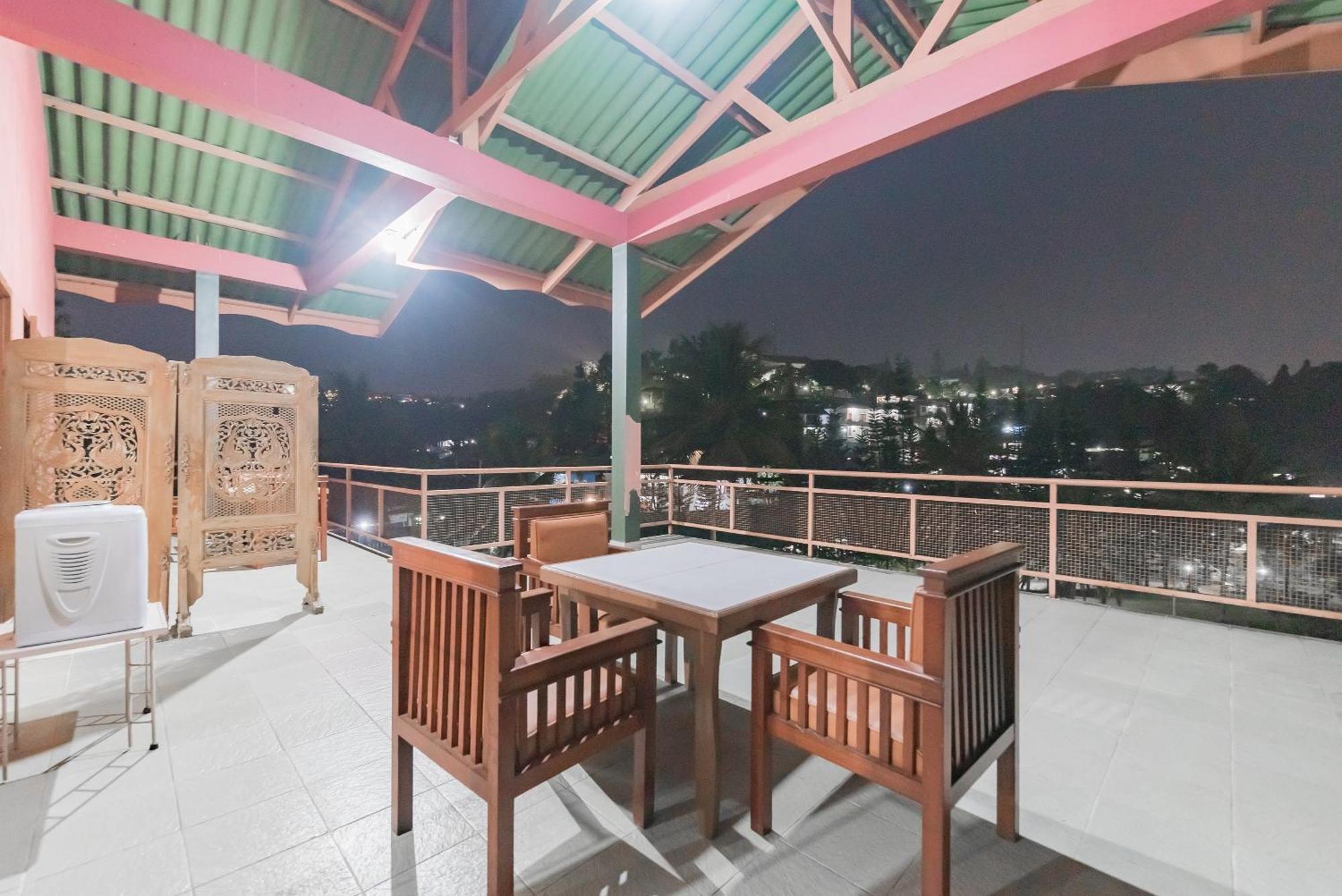 Reddoorz Plus At Hotel Griya Astoeti Bogor Exterior foto