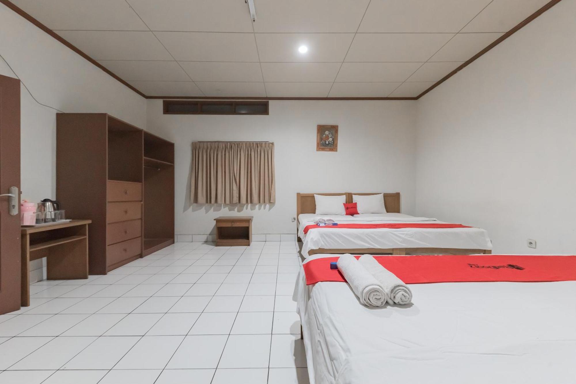 Reddoorz Plus At Hotel Griya Astoeti Bogor Exterior foto