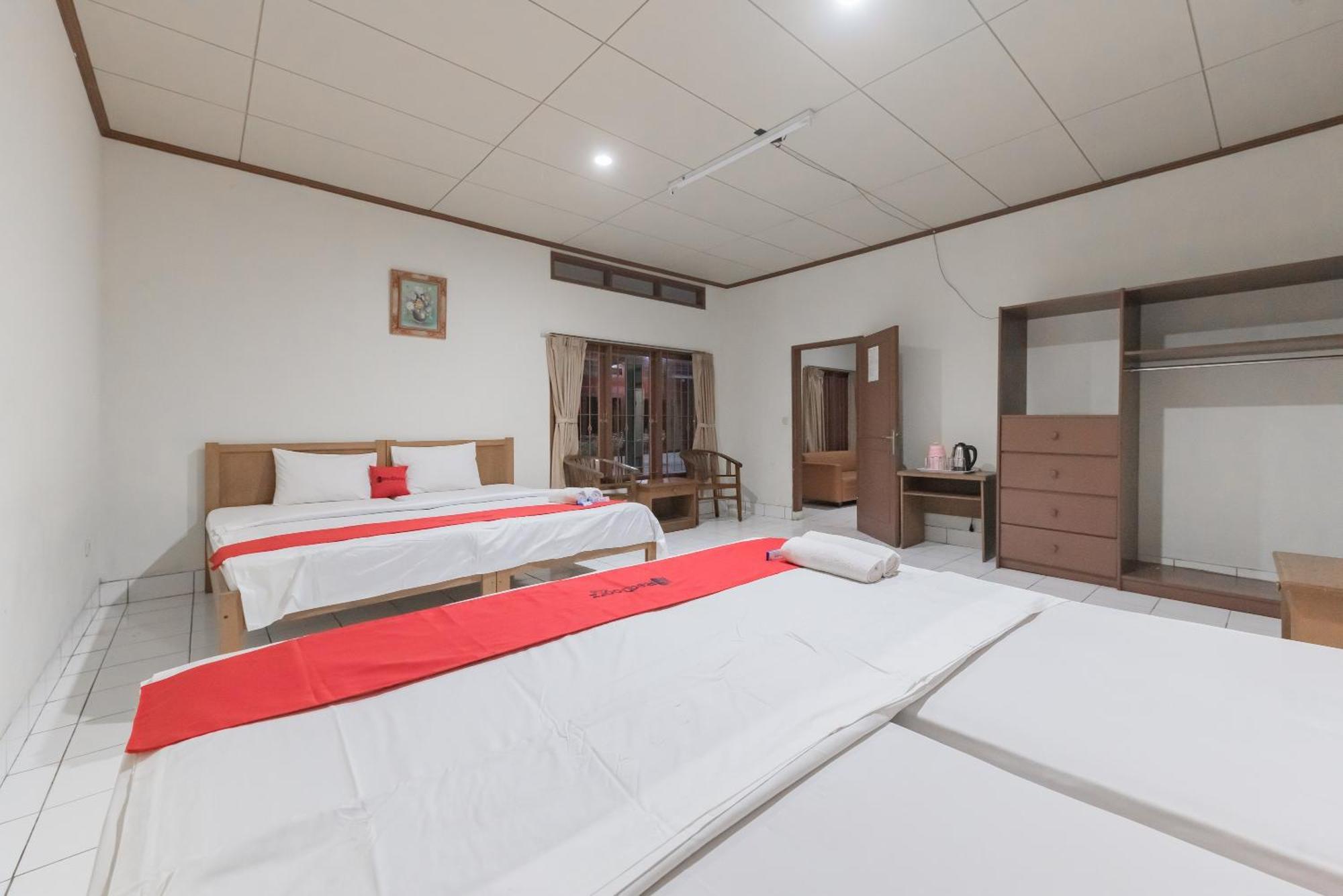 Reddoorz Plus At Hotel Griya Astoeti Bogor Exterior foto