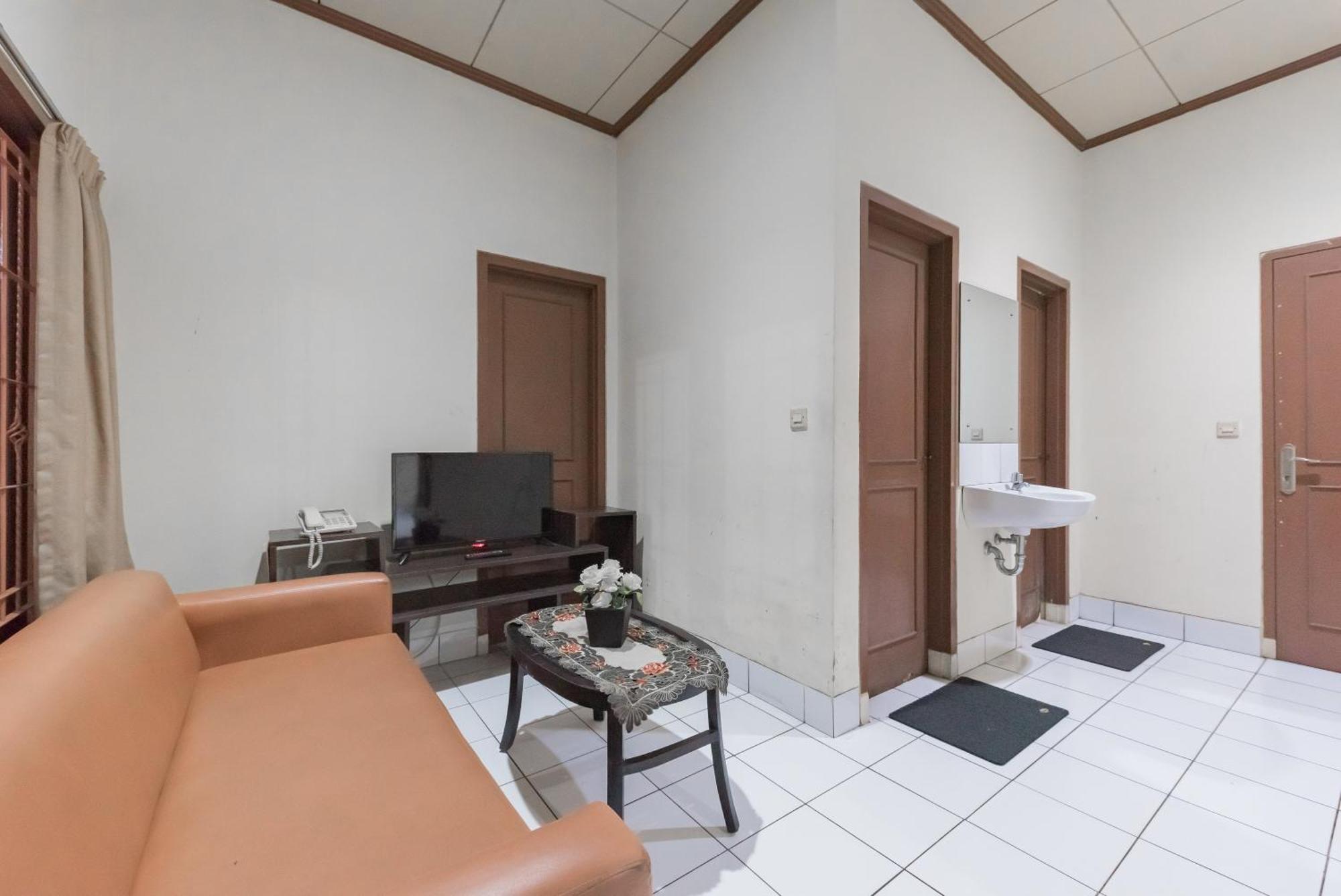 Reddoorz Plus At Hotel Griya Astoeti Bogor Exterior foto