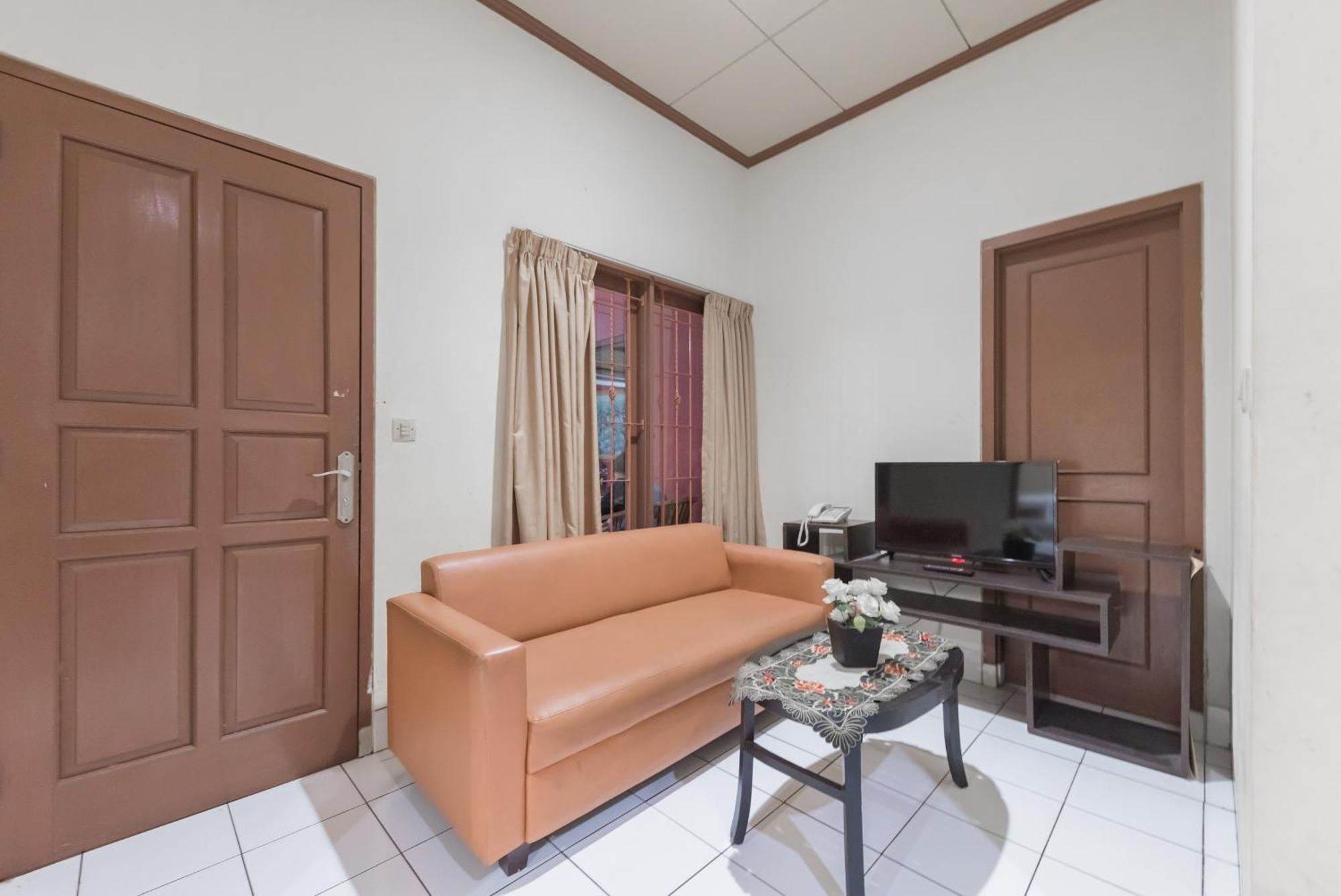 Reddoorz Plus At Hotel Griya Astoeti Bogor Exterior foto